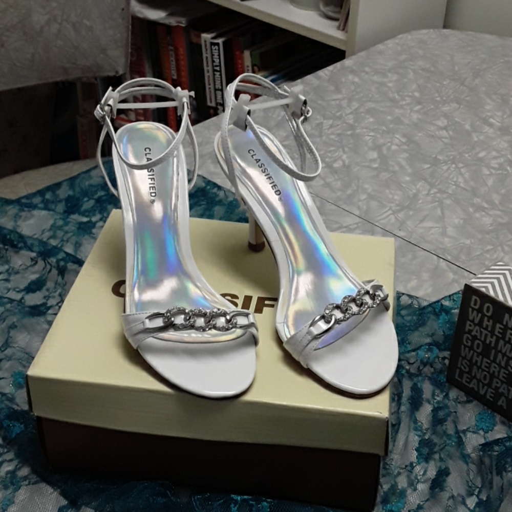New in box classified heels size 7